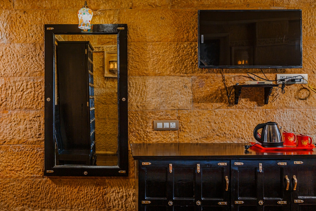 Luxlexestay Footer Visual